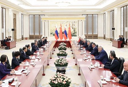 Chinese Premier Holds Talks With Slovak President
